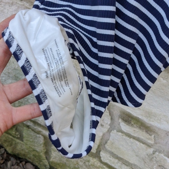 One piece stripe swimsuit - Picture 5 of 5